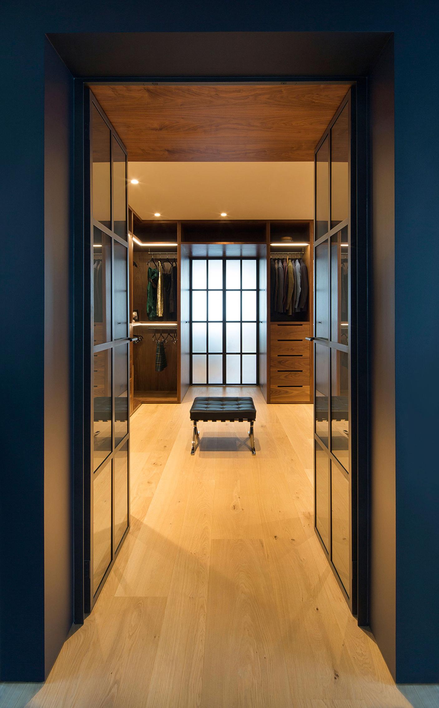 View of the entrance to the walk-in wardrobe